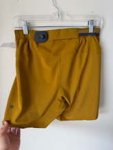 Load image into Gallery viewer, Lulu Lemon Athletic Shorts Size Small
