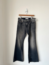 Load image into Gallery viewer, Pac Sun Pants Size 30
