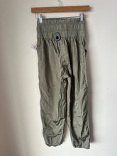 Load image into Gallery viewer, Free People Athletic Pants Size Extra Small
