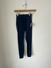 Load image into Gallery viewer, Lulu Lemon Athletic Pants Size 2 (26)
