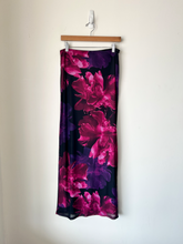 Load image into Gallery viewer, Fashion Nova Long Skirt Size Large
