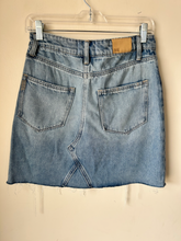 Load image into Gallery viewer, Paige Short Skirt Size 2
