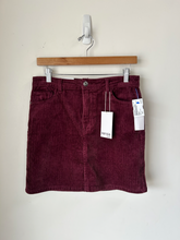 Load image into Gallery viewer, Kensie Short Skirt Size 2

