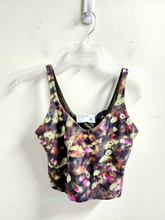 Load image into Gallery viewer, Lulu Lemon Athletic Top Size Medium
