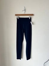 Load image into Gallery viewer, Lululemon Athletic Pants Size 3/4 (27)
