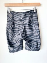 Load image into Gallery viewer, Old Navy Active Athletic Shorts Size Small
