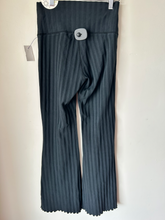 Load image into Gallery viewer, Offline Athletic Pants Size Medium
