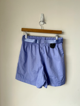 Load image into Gallery viewer, Nike Athletic Shorts Size Small
