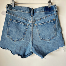 Load image into Gallery viewer, Abercrombie &amp; Fitch Shorts Size 3/4
