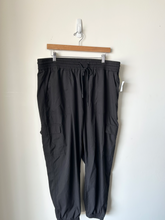 Load image into Gallery viewer, Old Navy Active Athletic Pants Size Extra Large
