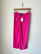 Load image into Gallery viewer, Forever 21 Long Skirt Size Medium

