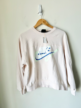 Load image into Gallery viewer, Nike Sweatshirt Size Medium
