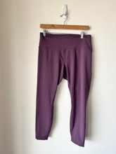 Load image into Gallery viewer, Lululemon Athletic Pants Size 13/14 (32)
