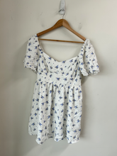 Load image into Gallery viewer, Forever 21 Dress Size Large
