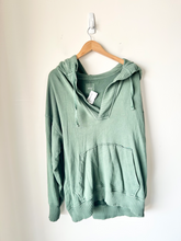 Load image into Gallery viewer, Aerie Sweatshirt Size Medium
