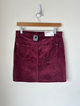 Load image into Gallery viewer, Kensie Short Skirt Size 2
