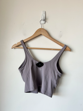 Load image into Gallery viewer, Lululemon Athletic Top Size Medium
