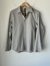 Load image into Gallery viewer, Lululemon Long Sleeve T-shirt Size Medium
