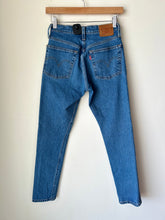 Load image into Gallery viewer, Levi Denim Size 0 (24)
