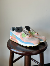 Load image into Gallery viewer, Nike Womens Athletic Shoes Womens 8.5
