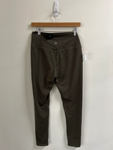 Load image into Gallery viewer, Lulu Lemon Athletic Pants Size Small
