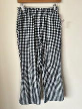 Load image into Gallery viewer, American Eagle Pants Size Small
