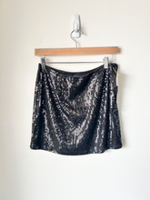 Load image into Gallery viewer, Envy Short Skirt Size Medium
