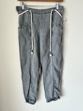Load image into Gallery viewer, C&amp;C California Pants Size Small
