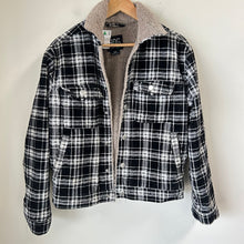 Load image into Gallery viewer, Bdg Heavy Outerwear Size Small
