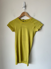Load image into Gallery viewer, Lululemon Athletic Top Size Small
