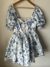 Load image into Gallery viewer, Francesca's Dress Size Large
