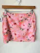 Load image into Gallery viewer, Princess Polly Short Skirt Size Medium
