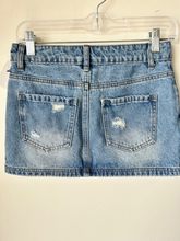 Load image into Gallery viewer, Edikted Short Skirt Size Extra Small
