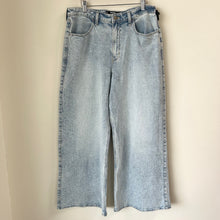 Load image into Gallery viewer, Hollister Denim Size 13/14 (32)
