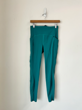 Load image into Gallery viewer, Lululemon Heavy Outerwear Size Small
