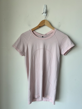 Load image into Gallery viewer, Lululemon Athletic Top Size Small
