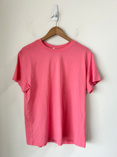 Load image into Gallery viewer, Lulu Lemon Athletic Top Size Medium
