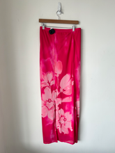 Load image into Gallery viewer, Fashion Nova Long Skirt Size Large
