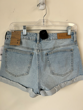 Load image into Gallery viewer, Pac Sun Shorts Size 3/4
