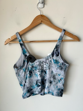 Load image into Gallery viewer, Lululemon Athletic Top Size Medium/6
