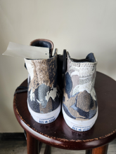 Load image into Gallery viewer, Converse Casual Shoes Womens 6
