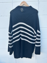Load image into Gallery viewer, Old Navy Sweater Size XXL
