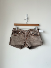 Load image into Gallery viewer, True Religion Shorts Size 3/4
