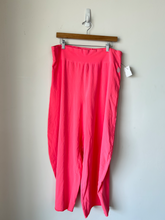 Load image into Gallery viewer, Free People Movement Athletic Pants Size Large
