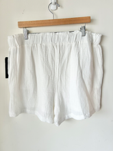 Load image into Gallery viewer, Stitch Star Shorts Size Large
