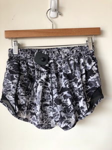 Lulu Lemon Athletic Shorts Size 3/4