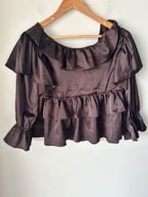 Load image into Gallery viewer, Francesca's Long Sleeve Top Size Medium
