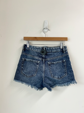 Load image into Gallery viewer, Pac Sun Shorts Size 1

