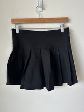 Load image into Gallery viewer, Aeropostale Short Skirt Size Small
