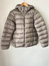 Load image into Gallery viewer, Tna Heavy Outerwear Size Medium
